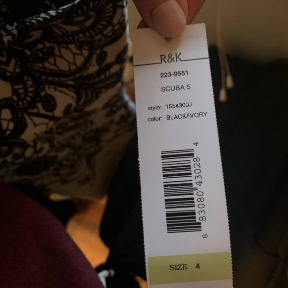 R&K Black/Ivory dress with lace design - Picture 5 of 5